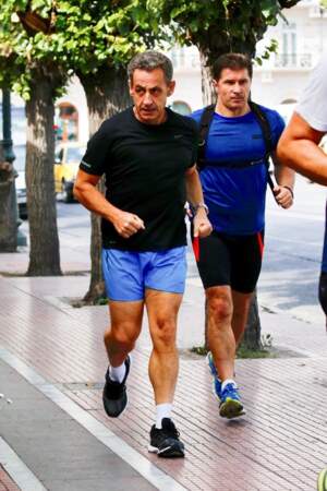 Nicolas Sarkozy en plein jogging dans les rues d'Athènes