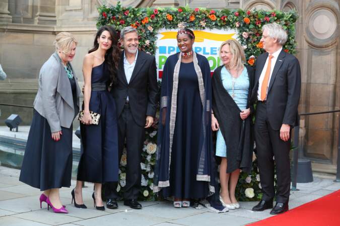 Amal Clooney et George Clooney très chic pour un gala de charité à Edimbourg
