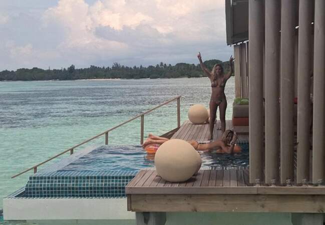 Moment farniente entre copines sous le soleil de Maldives