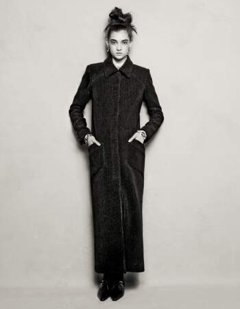 Chanel fait de son manteau en tweed un format XXL.