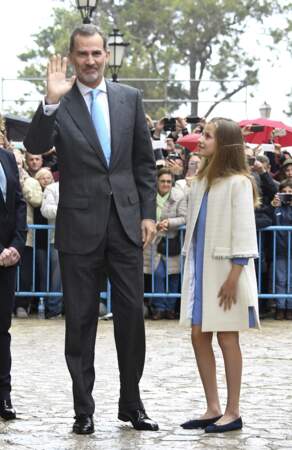 La Princesse Léonor admirant son père, le Roi Felipe VI d'Espagne