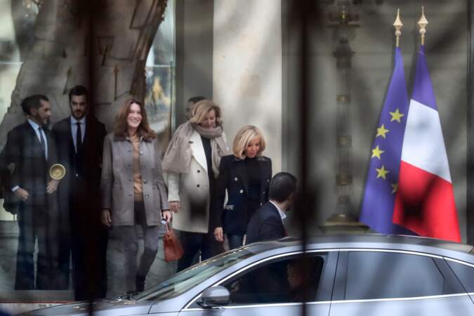 L'épouse de Nicolas Sarkozy et l'ex de François Hollande avaient été conviées par l'actuelle Première dame