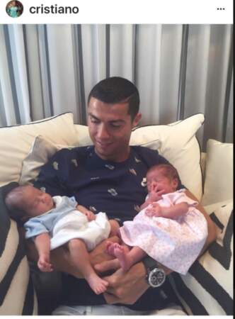 Cristiano Ronaldo et ses jumeaux, Mateo et Eva
