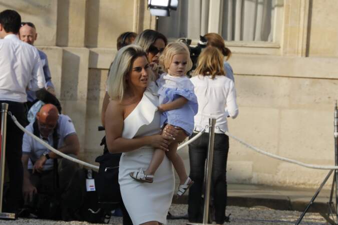 La femme d'Antoine Griezmann et leur fille Mia reçues à l'Elysée