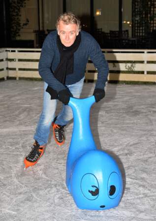 Franck Dubosc fait du patin à glace
