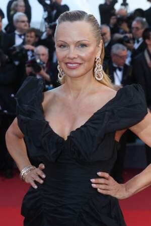 Pamela Anderson à la montée des marches du film "120 battements par minute" à Cannes le 20 mai 2017