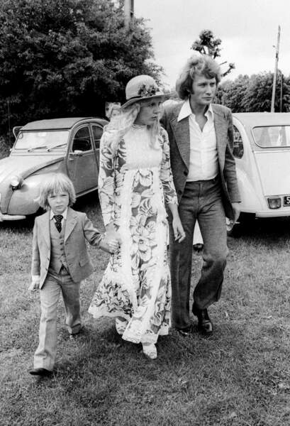 Johnny Hallyday, Sylvie Vartan et leur fils David en juin 1974