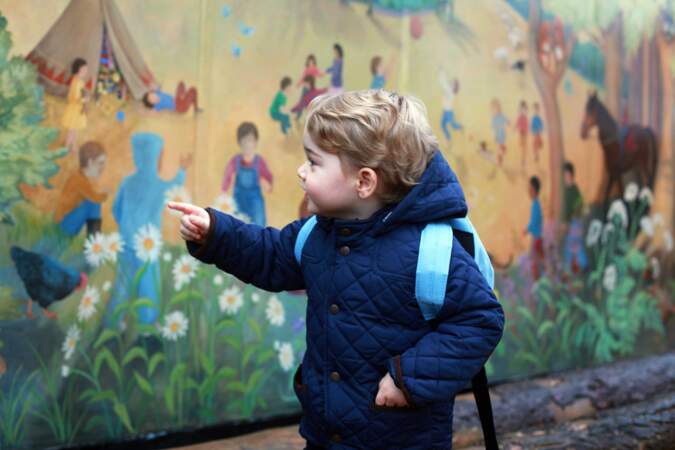 Le petit George est paré pour son premier jour de crèche, à l'école Montessori School Westacre.