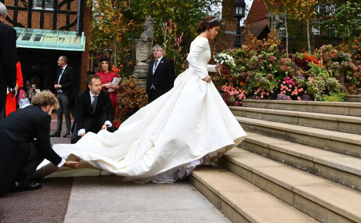 Princess Eugénie radieuse dans sa sublime robe de mariée