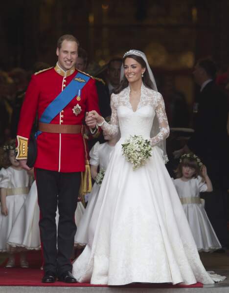 Kate Middleton (en robe Sarah Burton pour Alexander McQueen) et William lors de leur mariage le 29 avril 2011