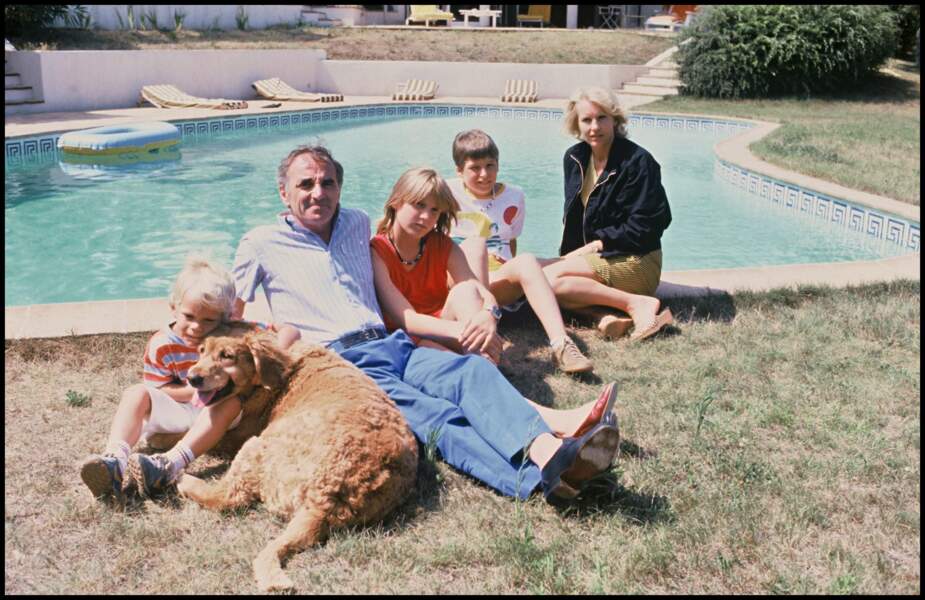 Charles Aznavour et sa femme Ulla, avec leurs enfants Katia, Mischia et Nicolas (1982)