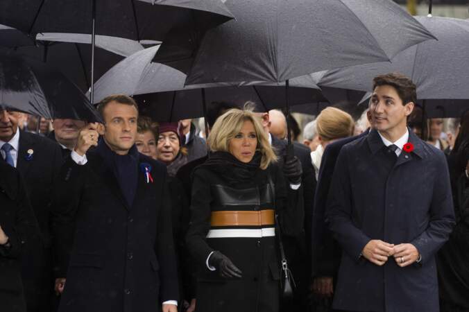Brigitte Macron entourée de son époux Emmanuel Macron mais aussi du premier ministre canadien Justin Trudeau.