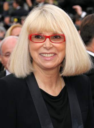 Mireille Darc, son carré blond et ses lunettes rouges dans les années 2010 à Cannes