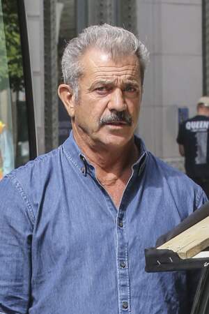 Mel Gibson, presque méconnaissable avec ses cheveux gris et son imposante moustache