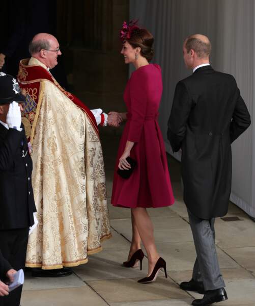 Kate Middleton arrive au mariage de la princesse Eugenie d'York en rose fuchsia, comme son bibi !