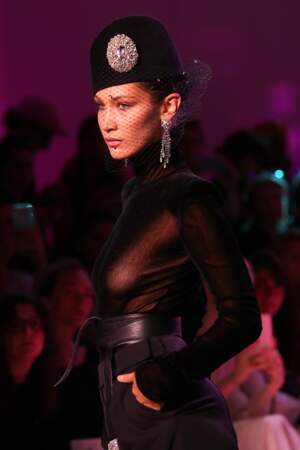 Le top model Bella Hadid au defilé haute couture Alexandre Vauthier