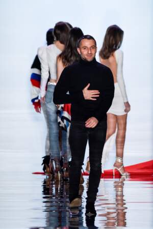 Alexandre Vauthier, à la fin de son défilé collection Haute Couture Printemps/Eté 2017 le 23 janvier 2017 à Paris