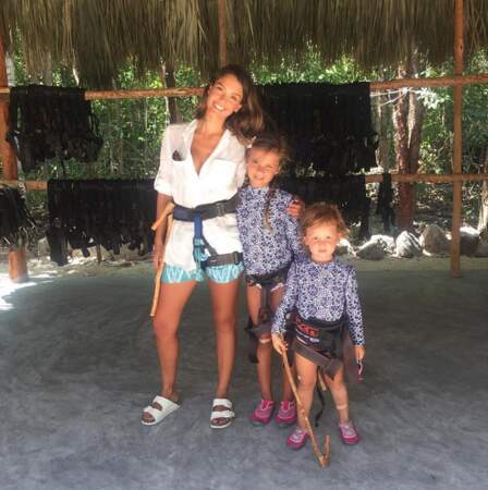 Les enfants de Jessica Alba sont des sportifs : ils profitent de leur maman pour faire de l'accrobranche 