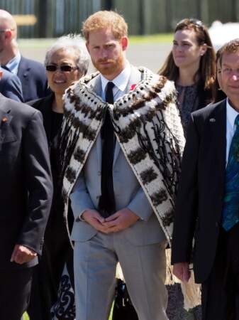 Le prince Harry en cape traditionnelle maorie, à Te Papaiouru Marae à Rotorua, Nouvelle Zélande le 31 octobre 2018