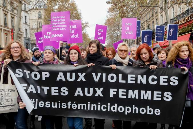 Sophie Darel, Anna Mouglalis, Muriel Robin, Eva Darlan lors de la manifestation organisée contre les violences fait