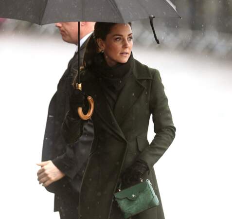 Kate Middleton portait également une écharpe et des gants pour ne pas prendre froid