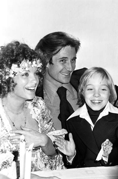 Romy Schneider (avec son fils David) lors de son mariage avec Daniel Biasini le 18 décembre 1975