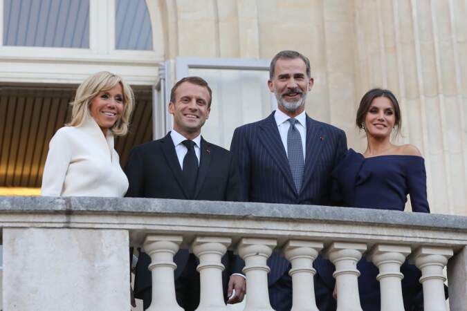 Brigitte Macron tout en blanc et Letizia d'Espagne en robe prune Delpozo