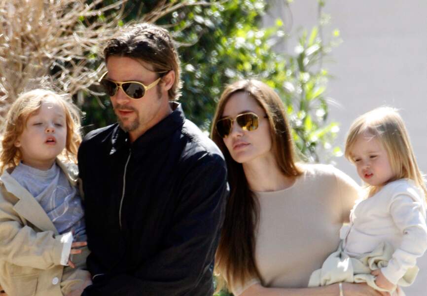 Brad Pitt et Angelina Jolie avec les jumeaux Vivienne et Knox