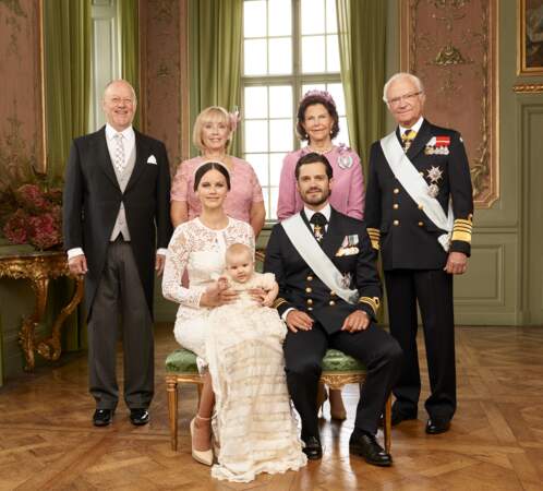 La famille royale de Suède réunie pour le baptême du prince Alexander en septembre 2016