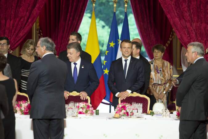 Juan Manuel Santos, Emmanuel Macron : les deux hommes trinquent à l'Elysée