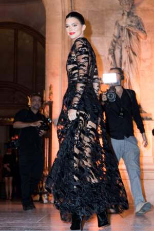 Nouvelle ambassadrice de la marque, Kendall Jenner était l'invitée d'exception de la soirée Longchamp de Paris.
