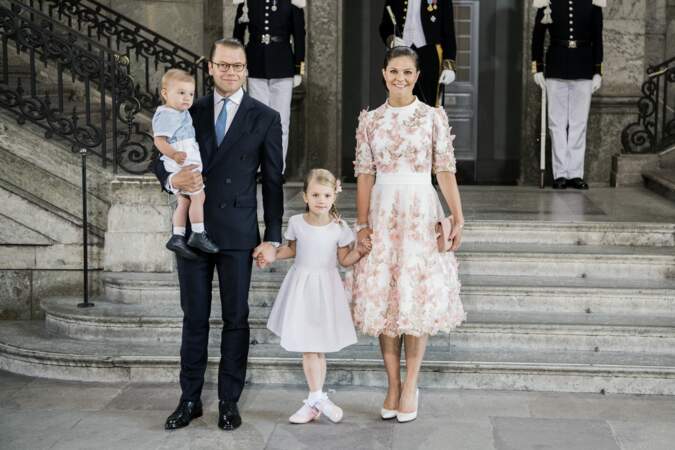 La princesse Victoria de Suède, son mari, le prince Daniel et de leurs enfants le 14 juillet 2017