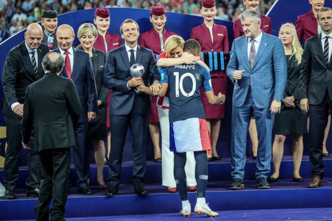 Emmanuel Macron et la présidente de Croatie Kolinda Grabar-Kitarovic lors de la victoire