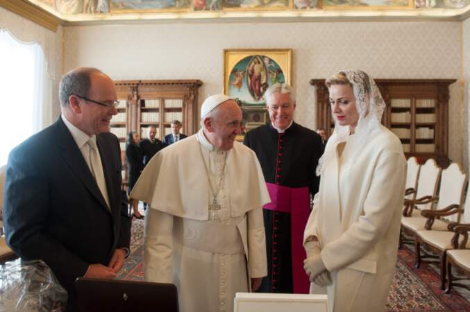 Albert et Charlène de Monaco en audience avec le pape François