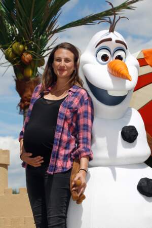 Camille Cottin, très enceinte à Disneyland en mai dernier