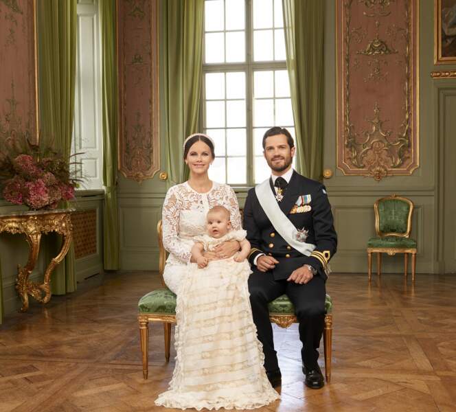 Photo officielle de Carl Philip et Sofia de Suède à l'occasion du baptême de leur fils Alexander, le 9 septembre 20