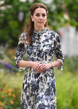 Kate Middleton en total look bohème entre une robe Erdem et coiffure hippie chic