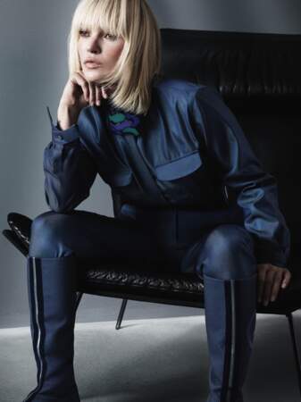 Kate Moss incarne une femme forte dans une collection Giorgio Armani qui revisite les classiques.