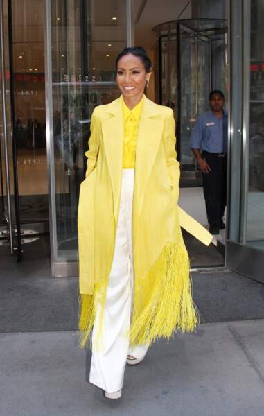 Jada Pinkett Smith en manteau jaune à franges de la Maison Rabih Kayrouz, le 19 juillet 2017 à New York