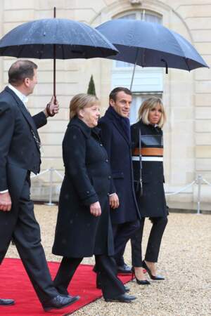 Brigitte Macron et son époux ainsi que la chancelière allemande Angela Merkel.