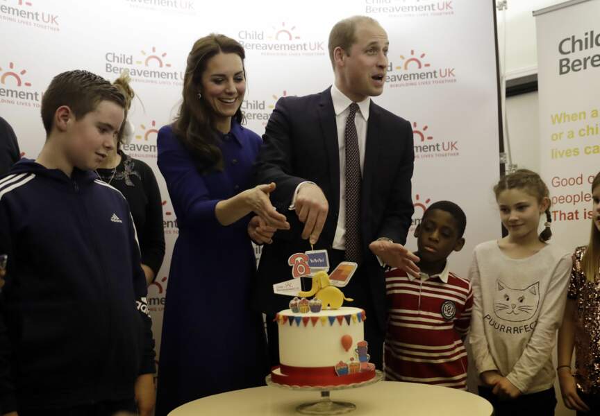 Tout sourire, le duc et la duchesse ont diverti les jeunes malades.