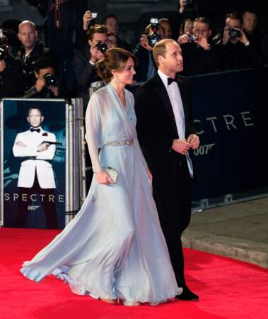 William et Kate, dans une robe Jenny Packham, à la première du film "007 Spectre", le 26 octobre 2015
