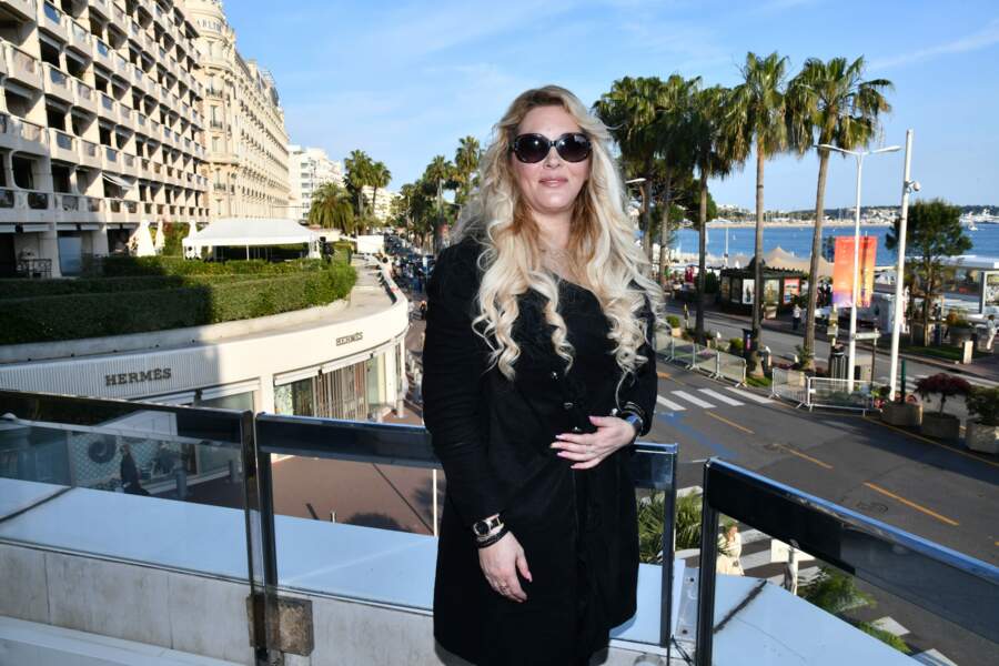 Loana prend la pose lors du 72e festival de Cannes, le mardi 21 mai 2019.