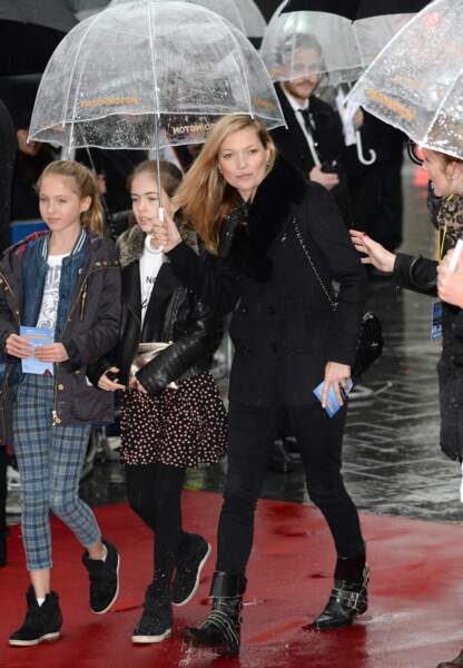Une arrivée en fanfare pour Kate Moss et sa fille Lila Grace, à gauche