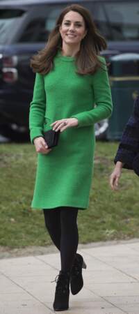 Kate Middleton le 5 février 2019 dans une robe droite vert flashy  Eponyne London