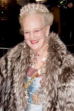 La reine Margrethe II portait pour l'occasion tous ses plus beaux bijoux