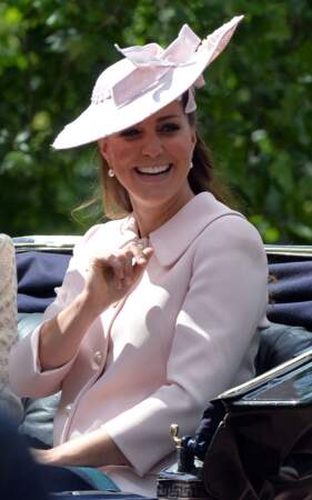 Kate Middleton tout sourire pour le Trooping the Colour, le 15 juin 2013