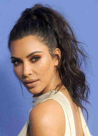 La célèbre brune Kim Kardashian