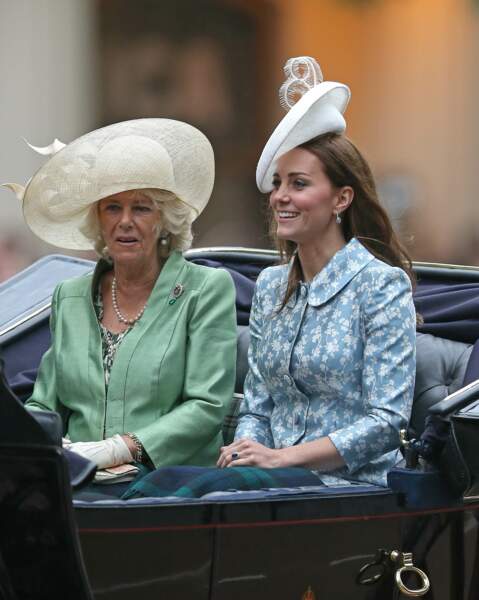 Kate Middleton et Camilla Parker-Bowles arrivent à la cérémonie "Trooping The Colour" le 13 juin 2015 à Londres