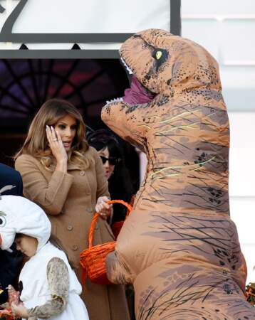 Melania Trump, effrayée par un enfant déguisé en dinosaure